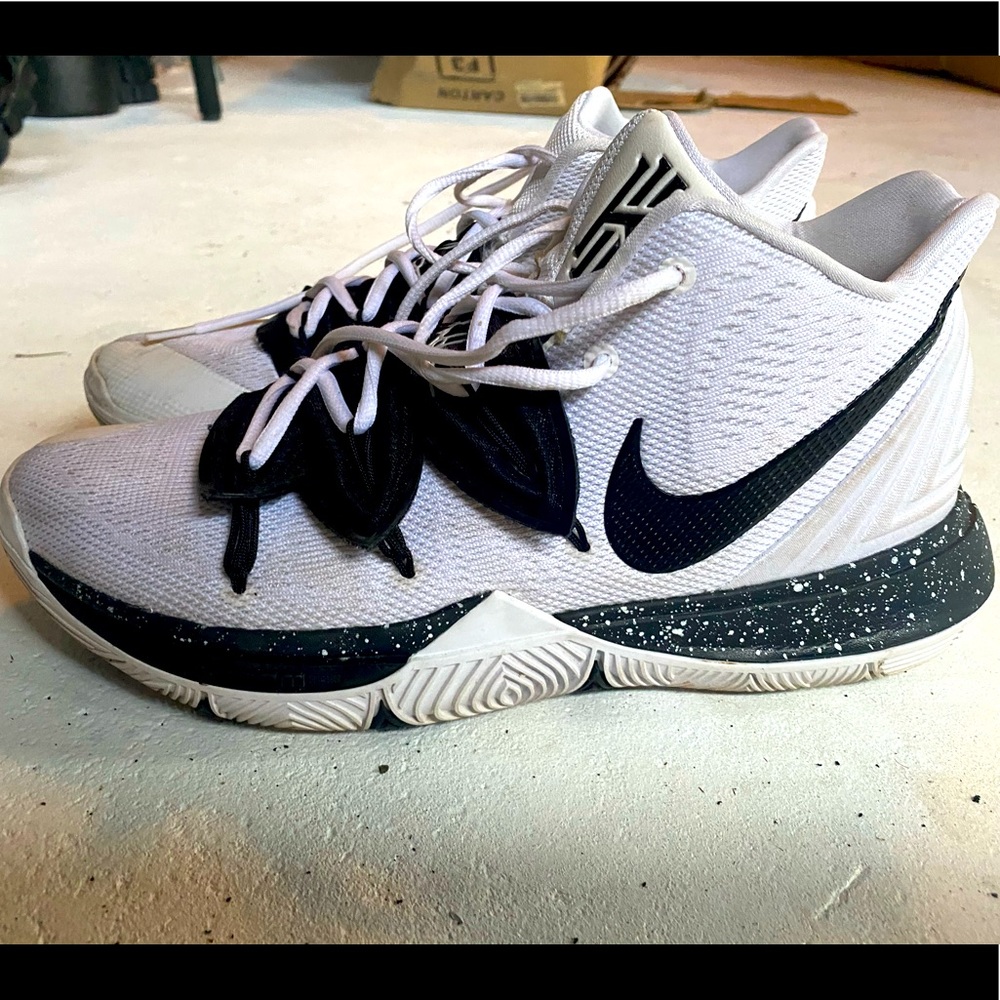 Kyrie NIKE Basketball sneakers- Men’s 11